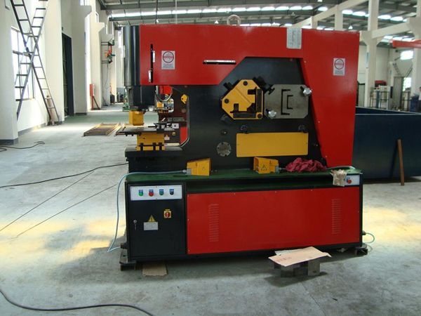 多功能聯(lián)合沖剪機(jī)